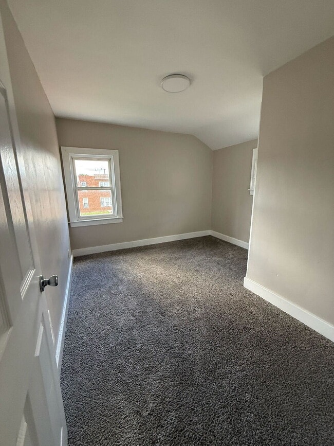 Building Photo - Find Comfort in Every Corner at Woodmont Avenue