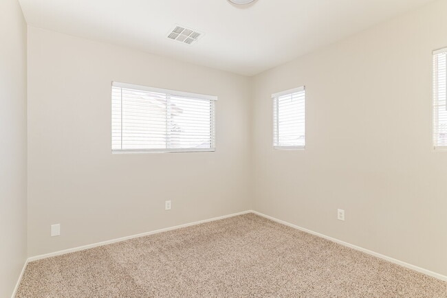 Building Photo - 6192 Windmill Island Ave