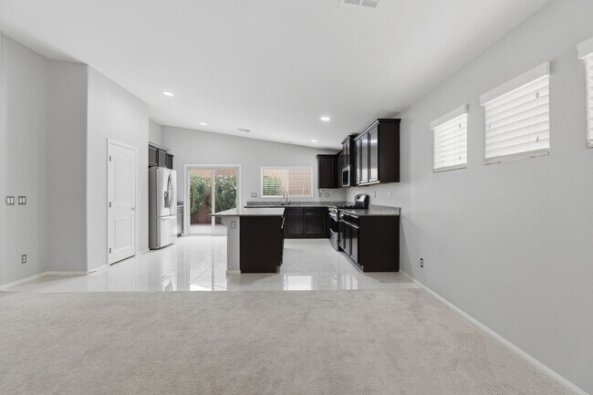 Building Photo - SW!!! Casita!!!! Single Story!!! 4 Bedrooms!!! Gated!!! End or Cut De Sac!!! Community green area...