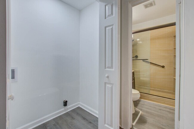 Building Photo - 2615 Warm Ave