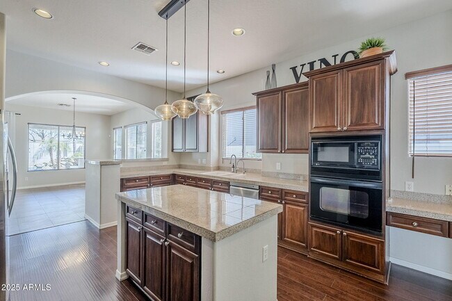 Building Photo - 2910 W Donatello Dr