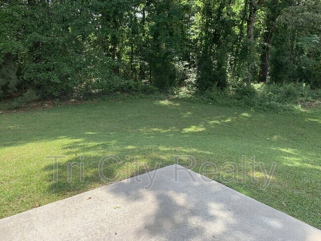 Building Photo - 220 Meadowbrook Ct