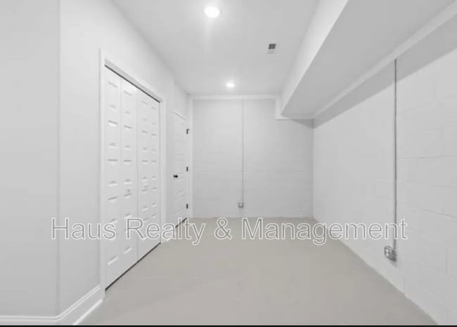 Building Photo - 64 W High St