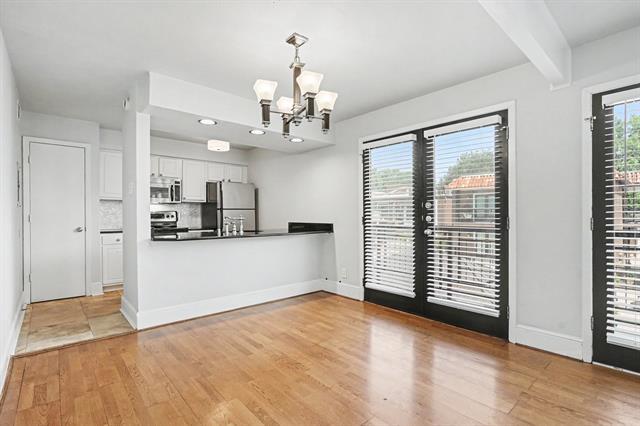 Building Photo - 5926 Sandhurst Ln