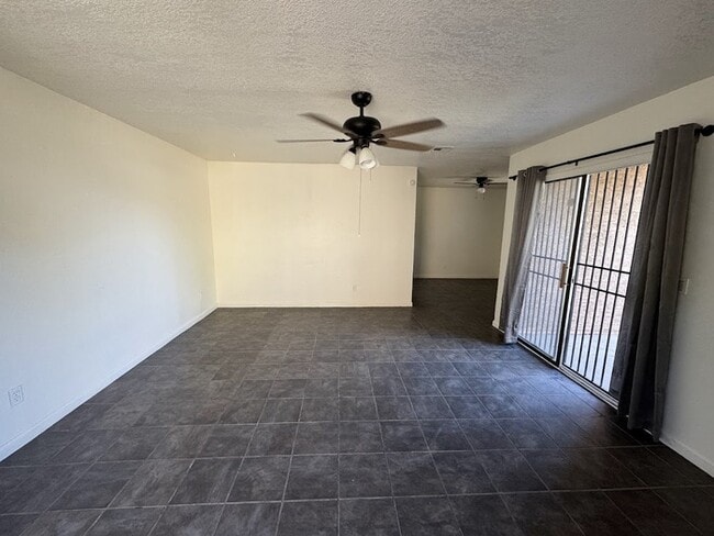 Building Photo - Maryvale 3br Townhome