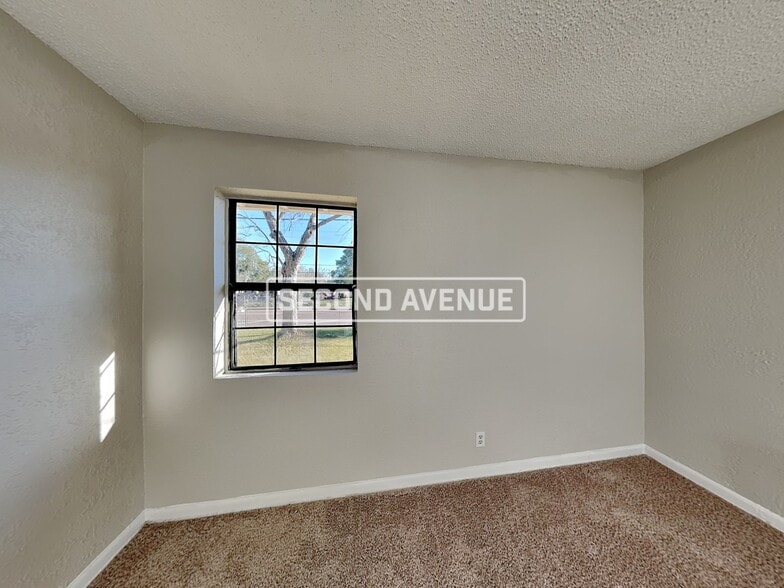 Building Photo - 2727 W 45th St