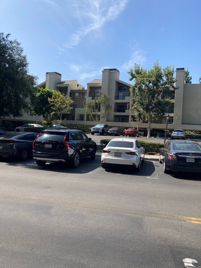 building side view - 5535 Canoga Ave