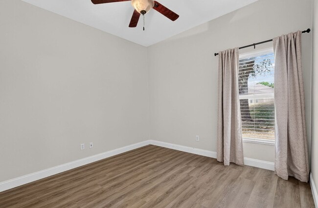 Building Photo - 3/2 Home on a Cul-de-Sac with Beautiful Yard!
