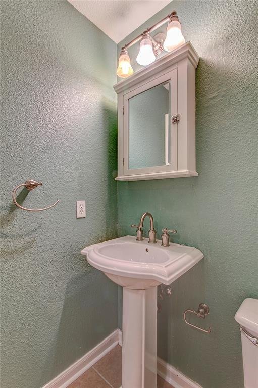 Building Photo - 109 Azalea Dr