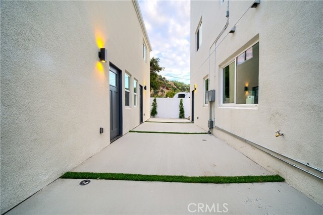 Building Photo - 257 S Ave 54