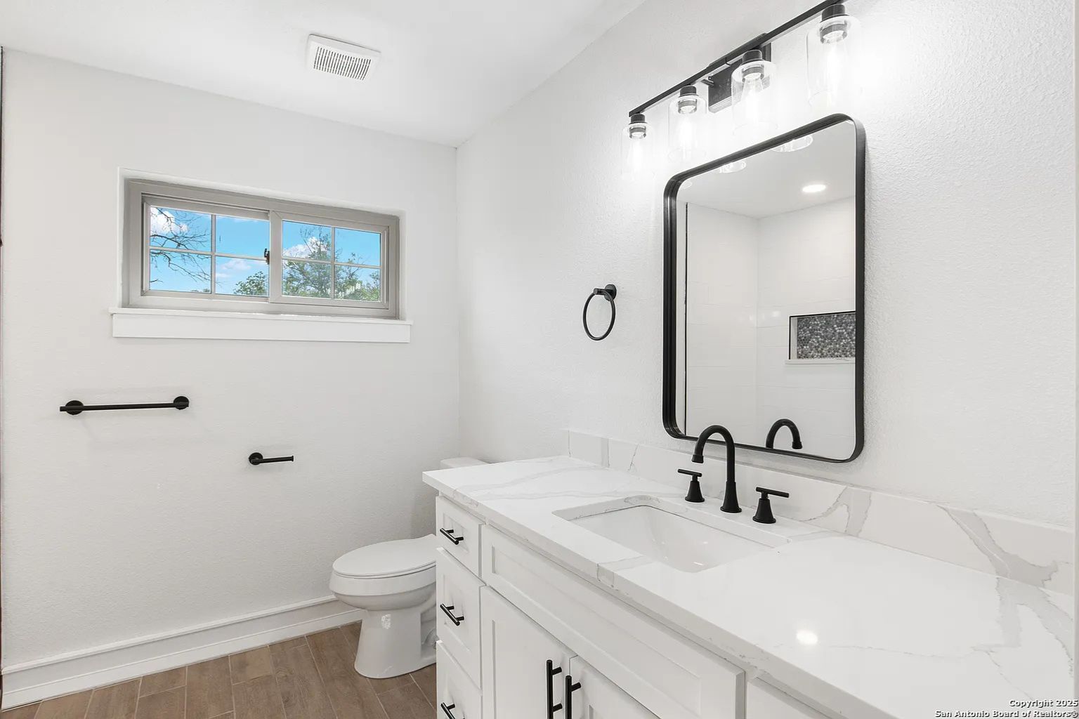 Building Photo - 123 E Brandon