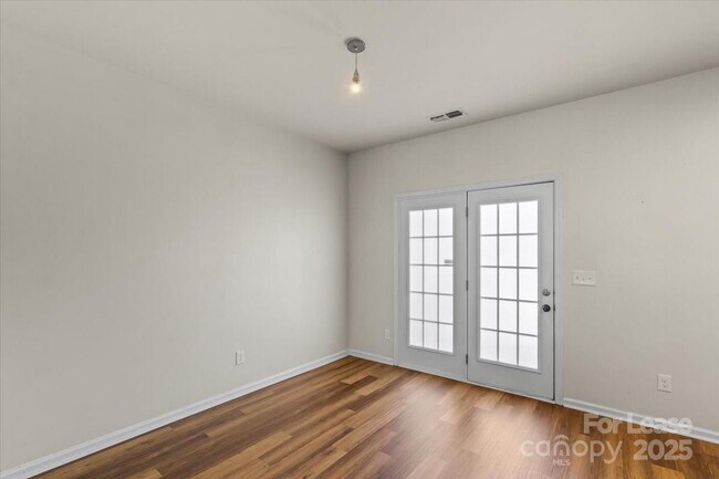 Building Photo - 3323 Major Samuals Way
