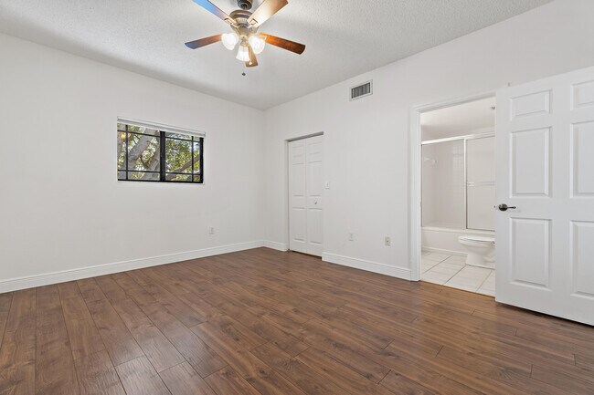 Building Photo - 2806 Veronia Dr