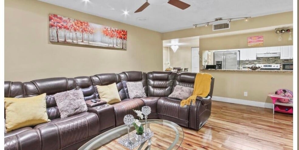 Building Photo - 7507 Greenlake Way