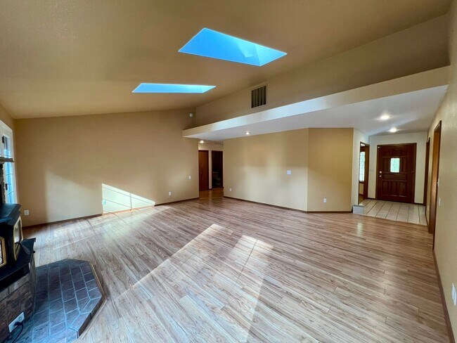 Building Photo - PENDING APPLICATION; Private 5 Acres