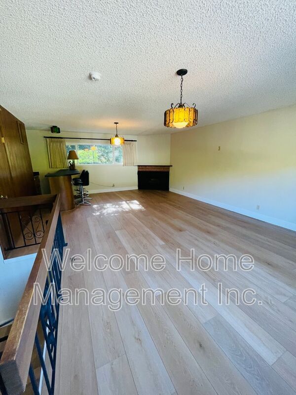 Building Photo - 3945 Euclid Ave