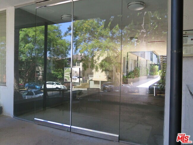 Building Photo - 1253 Hayworth Ave