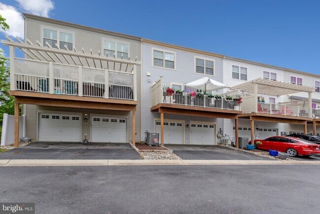 Building Photo - 703 Skippers Ln