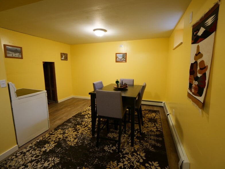 Building Photo - 819 12th Ave