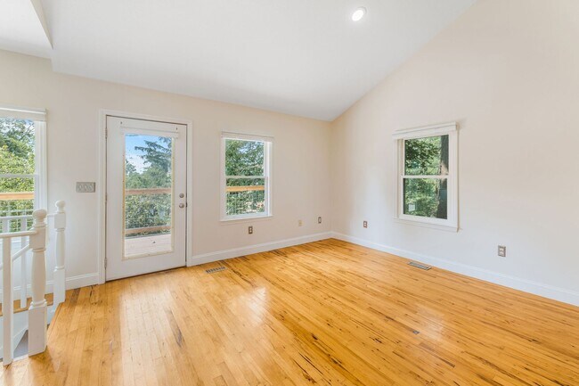 Building Photo - Asheville Rental!