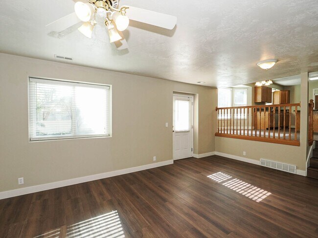 Building Photo - Beautiful House in West Jordan