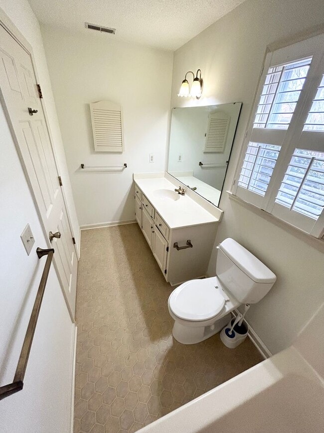 Building Photo - Historic District