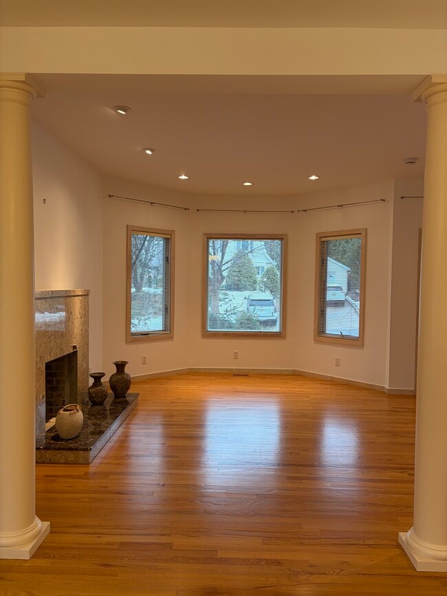 Building Photo - 25 Bogert Pl