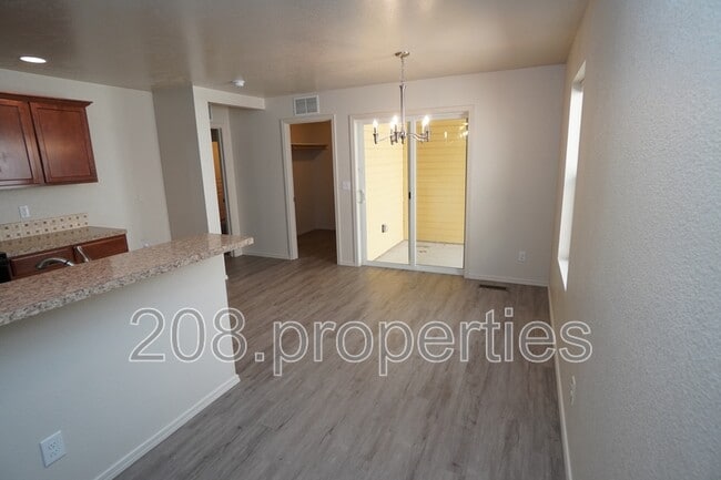 Building Photo - 201 W Lava Falls Dr