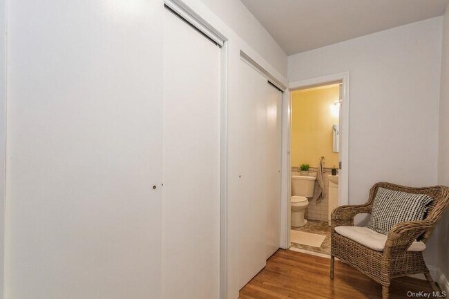 Building Photo - 45 Carpenter Ave