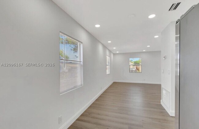 Building Photo - 953 29th St