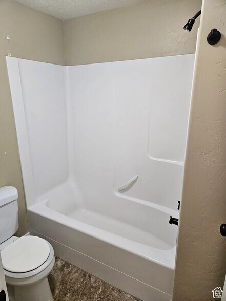 Bath 3b - 772 S 150 E