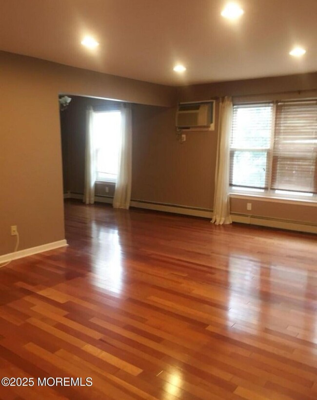 Building Photo - 44 Riverview Ct