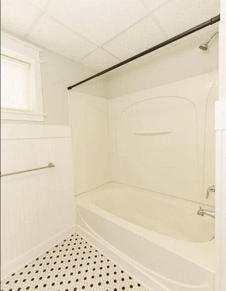 Building Photo - 121 Main St