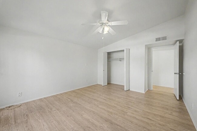Building Photo - 10606 W Oakmont Dr