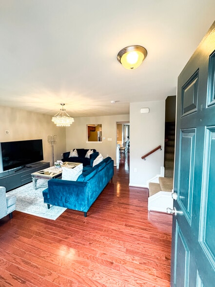 Building Photo - 209 Raven Run