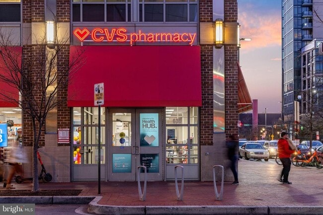 Building Photo - 675 S President St