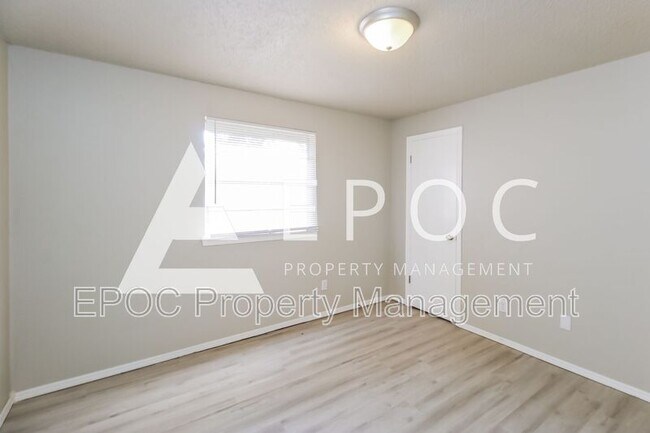 Building Photo - 5009 Brookdale Dr