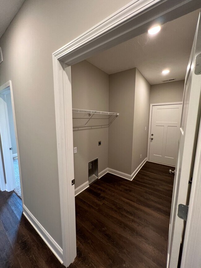 Building Photo - 406 St George Wy