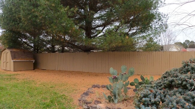 Building Photo - ALL ONE LEVEL IN THE HALLS COMMUNITY! 2 BD...