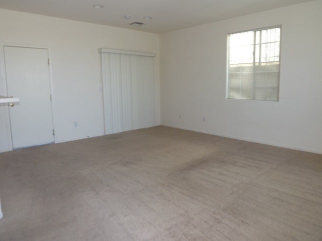 Building Photo - GREAT TOWNHOME LOCATED IN GATED COMMUNITY!!