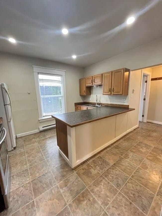 Building Photo - Charming 3 Bedroom 2 Bath Home in Everett with Storage Garage!