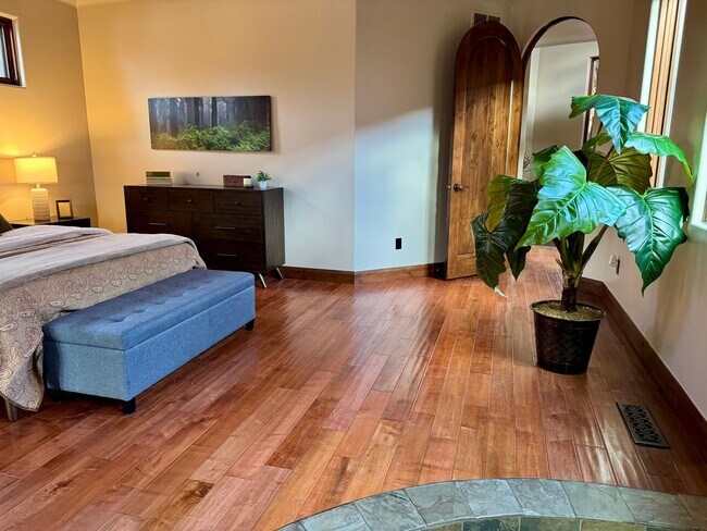 Building Photo - Furnished 3 Bedroom Entrada Home!!