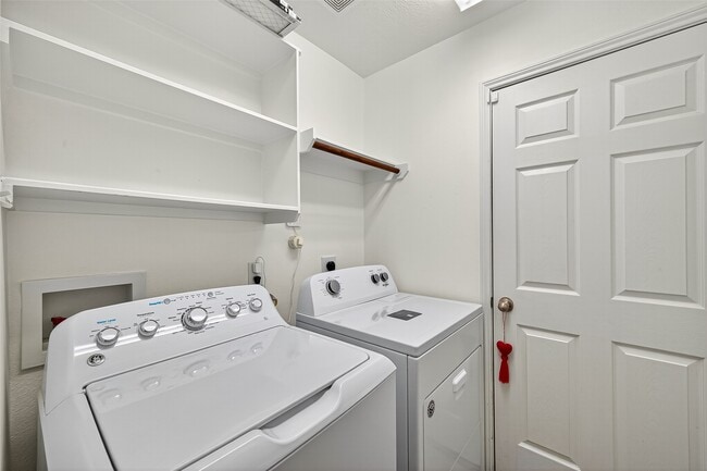 Building Photo - 16930 Creek Mountain Dr