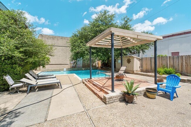 Building Photo - 2600 Penny Ln