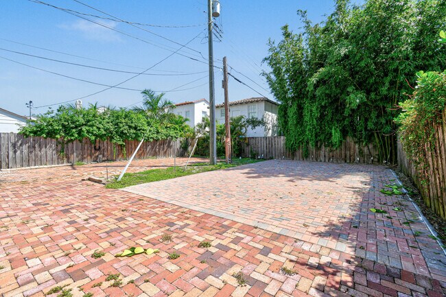 Building Photo - 3450 S Olive Ave