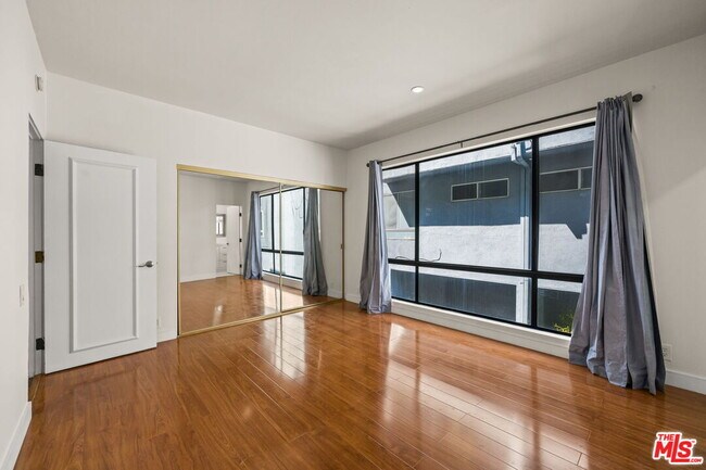 Building Photo - 1210 Kings Rd