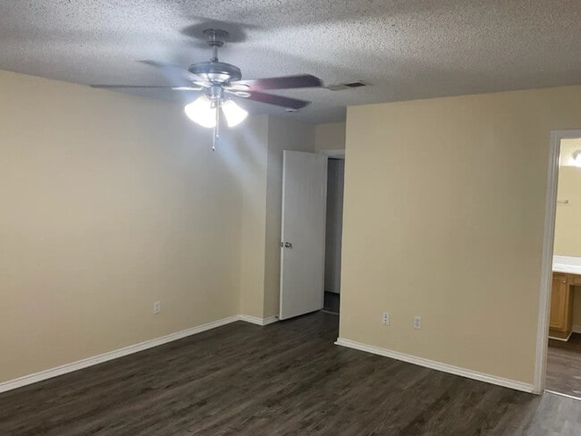 Building Photo - 6312 Fern Meadow Dr