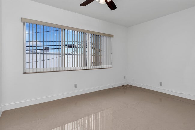 Building Photo - 1049 NW 30th Ct