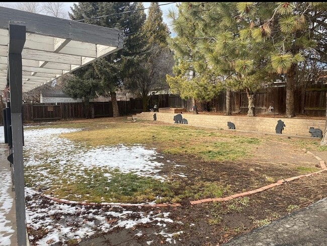 Building Photo - 3 Bedroom, 2 bath house