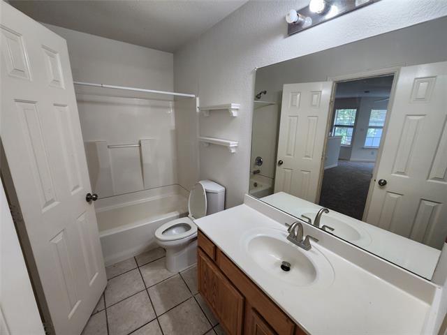 Building Photo - 9829 Castlewood Dr